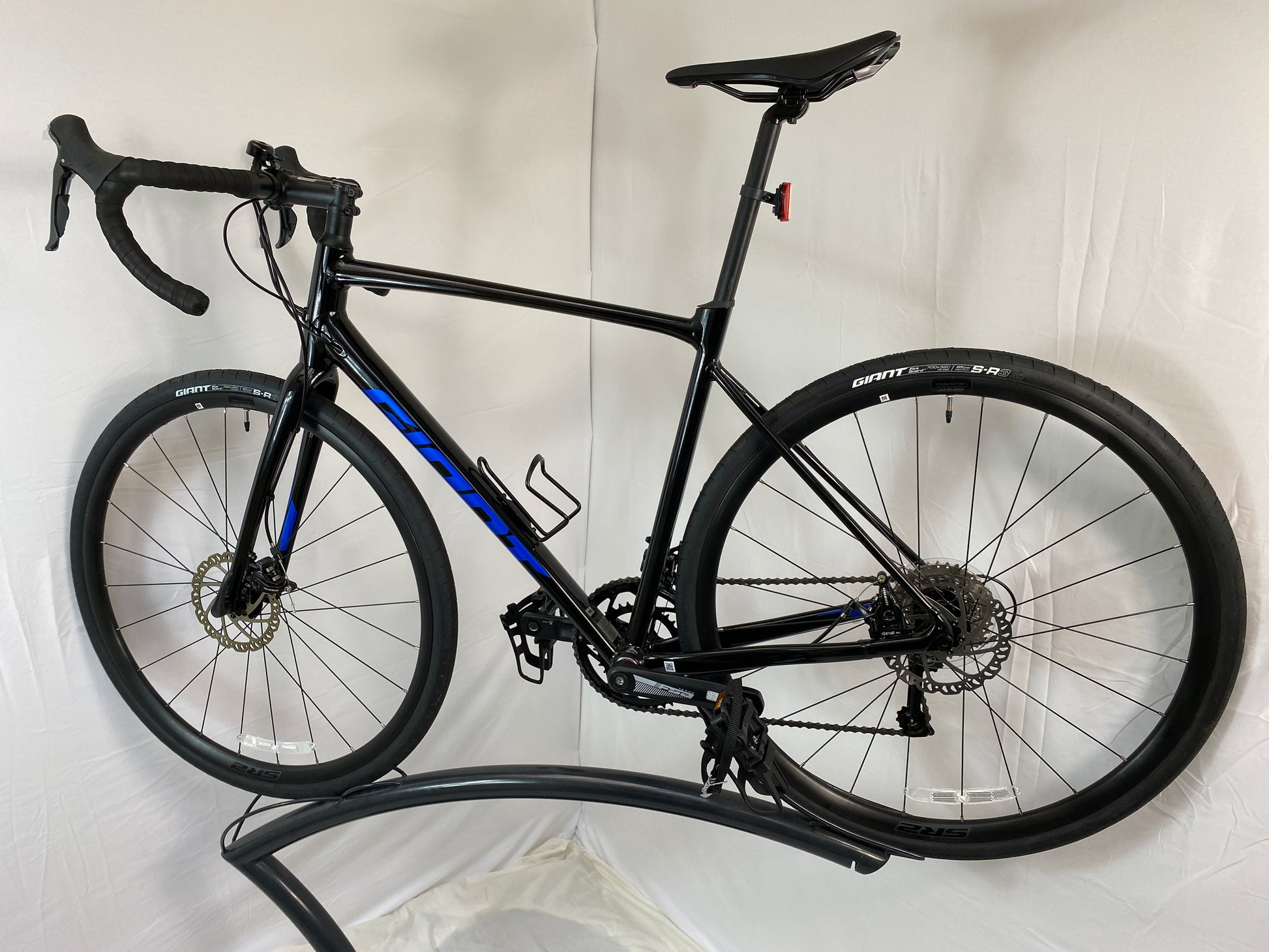 GIANT CONTEND AR 4 ROAD BIKE 2022 BLACK **EX DEMO**