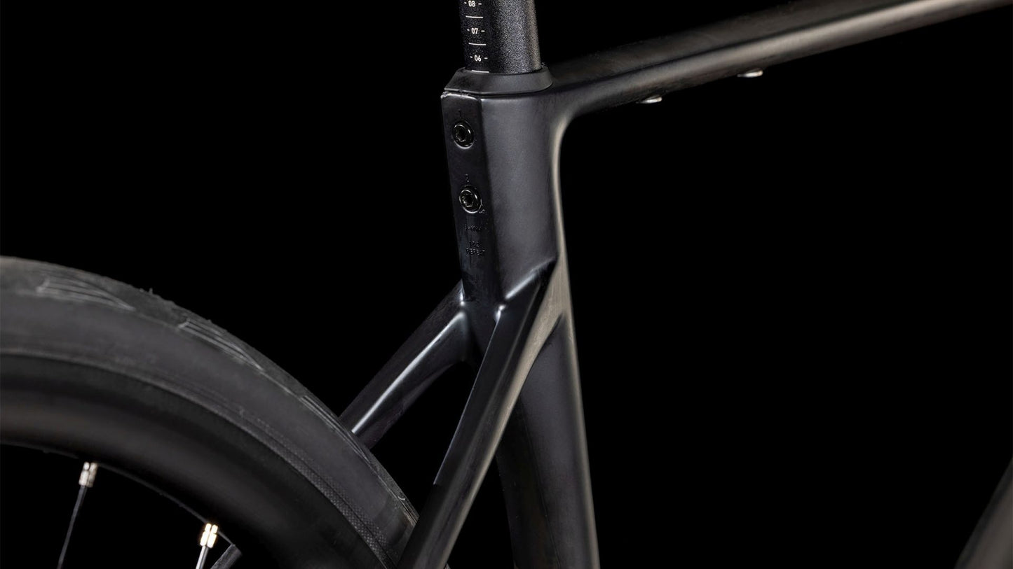 CUBE ATTAIN C:62 RACE ROAD BIKE 2025 BLACKLINE